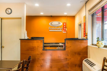 Econo Lodge Norwalk Zewnętrze zdjęcie