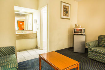 Econo Lodge Norwalk Zewnętrze zdjęcie
