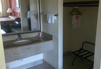 Econo Lodge Norwalk Zewnętrze zdjęcie